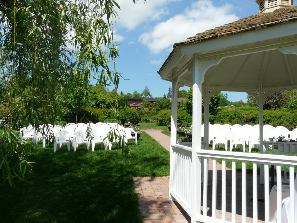 Auberge Des Gallant Rigaud Bagian luar foto