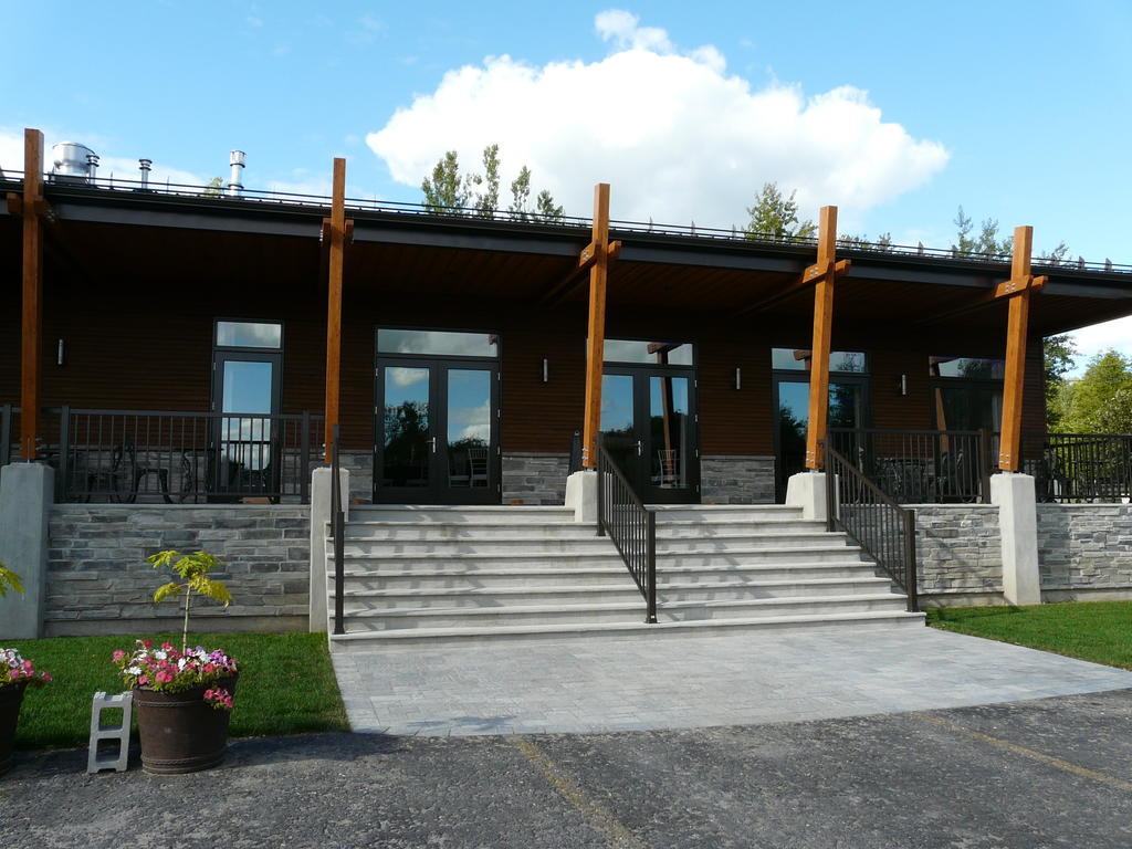 Auberge Des Gallant Rigaud Bagian luar foto