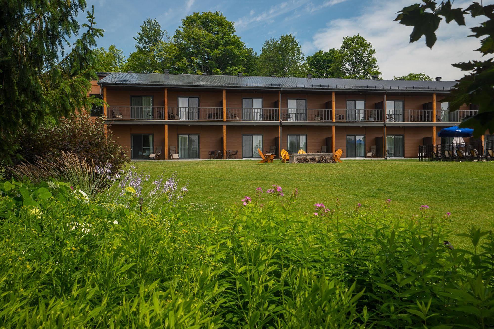 Auberge Des Gallant Rigaud Bagian luar foto