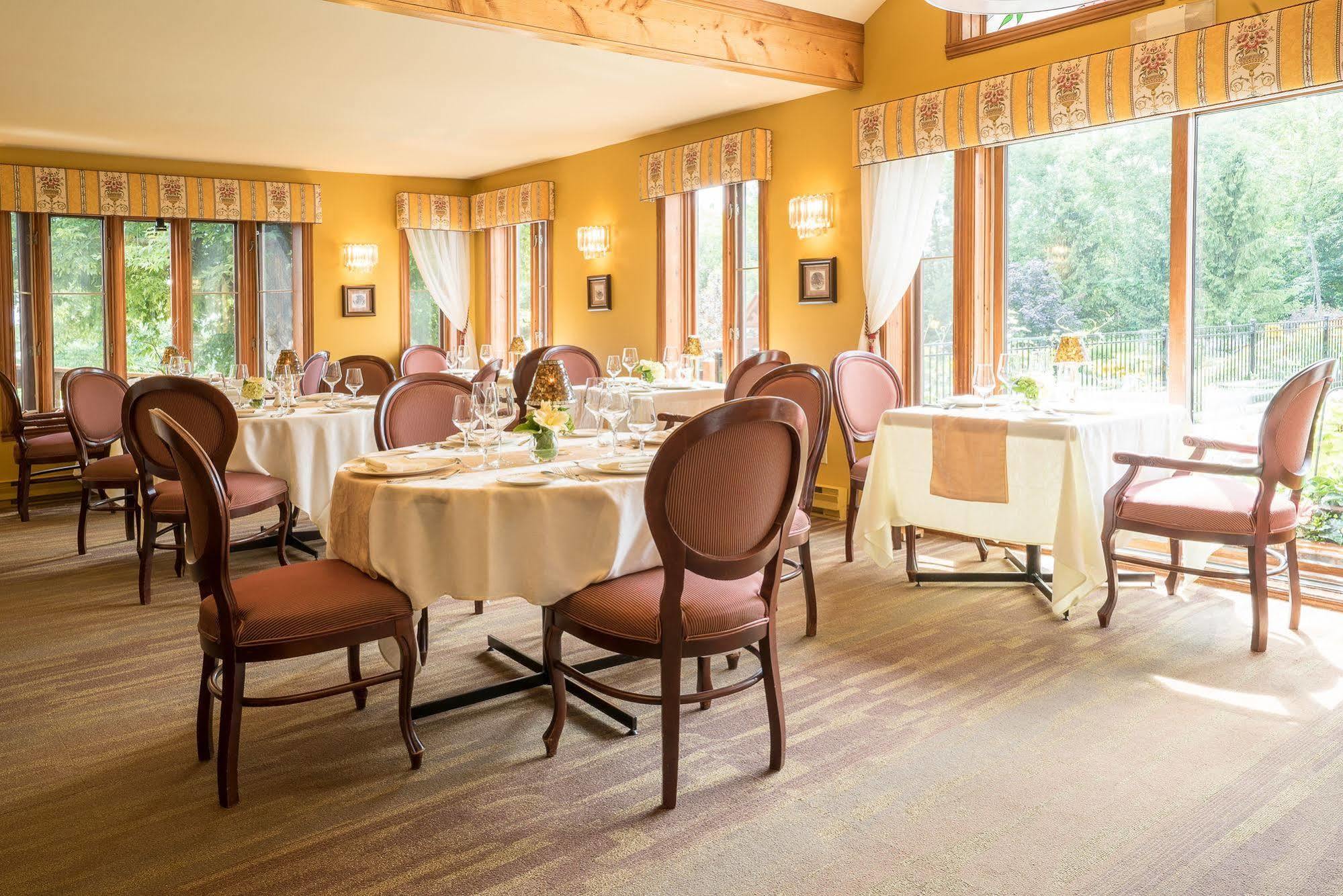 Auberge Des Gallant Rigaud Bagian luar foto