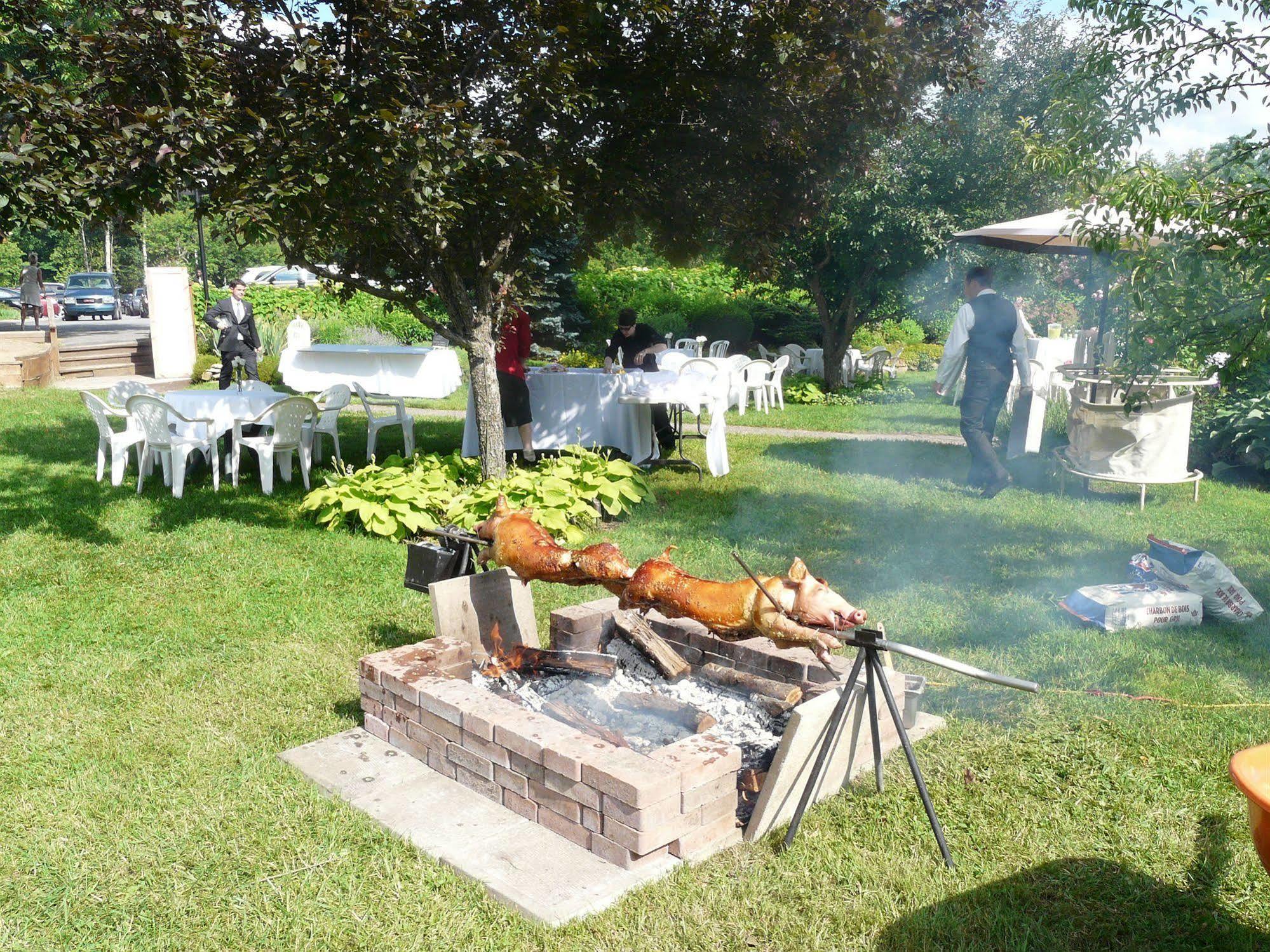 Auberge Des Gallant Rigaud Bagian luar foto
