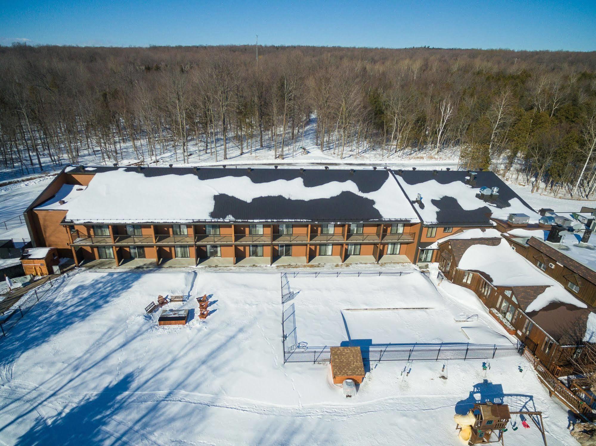 Auberge Des Gallant Rigaud Bagian luar foto